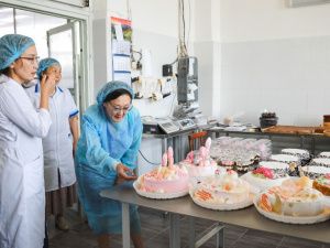 Сардана Авксентьева посетила предприятия пищевой промышленности Якутска