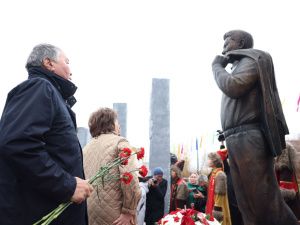 Памятник Михаилу Николаеву открыли в Хангаласском районе