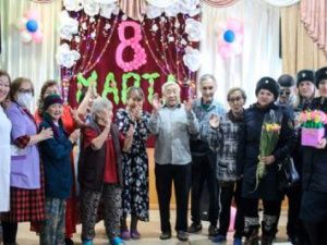 С праздником 8 марта сотрудницы исправительной колонии № 7 поздравили женщин из республиканского дома-интерната