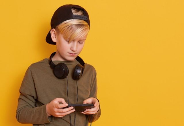 Ребенок перевёл мошенникам 300 тысяч рублей с карты матери: Женщина дважды обращалась в суд