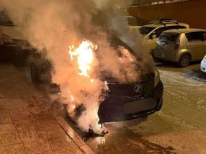 В Якутске загорелся автомобиль "Тойота-Витц"