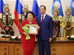 Айсен Николаев вручил 35 якутянам государственные награды