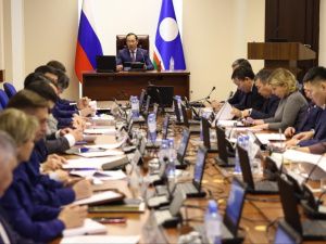 В Якутии обсудили ход ввода в работу объектов по президентским нацпроектам   