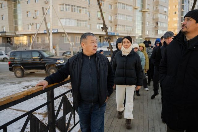 Дмитрий Садовников провел выездное совещание по проблемным вопросам городского хозяйства в Якутске