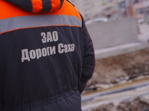 Евгений Григорьев проверил ход работ по капитальному ремонту улицы Ойунского