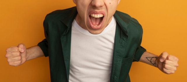 Житель Якутска избил и укусил соседа за жалобы на шум: Мужчине вынесен приговор за жестокое избиение, кражу и мошенничество на АЗС