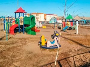 Сотрудники УФСИН в рамках экологического субботника «Зеленая Россия» приняли активное участие в благоустройстве детских площадок