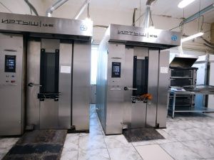 Айсен Николаев посетил комбинат школьного питания в Ленске