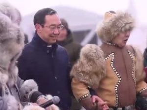 Якутяне поздравили Владимира Путина с юбилеем и станцевали осуохай