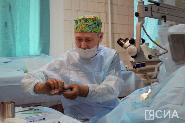 Якутские офтальмологи провели в ДНР более 200 операций по удалению катаракты