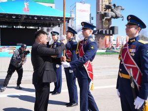 В Якутске торжественно подняли Знамя Победы