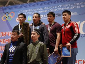 Фоторепортаж. Главные схватки чемпионата Якутии по вольной борьбе