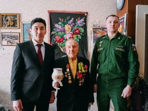 Жителю блокадного Ленинграда Анатолию Макушину вручили медаль «80 лет Победы в Великой Отечественной войне 1941-1945 гг.»