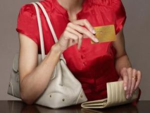 В Якутии гостья похитила у заснувшей хозяйки банковскую карту