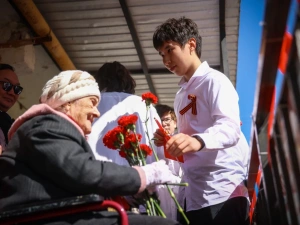 Участницу Великой Отечественной войны поздравили с наступающим Днём Победы