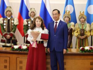 Айсен Николаев вручил 35 якутянам государственные награды