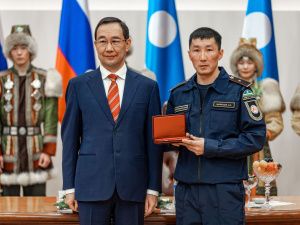 Ил Дархан вручил якутянам государственные награды за выдающиеся заслуги