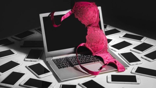 В Якутске мужчина перевел мошенникам более 150 тысяч рублей, чтобы воспользоваться интим-услугами