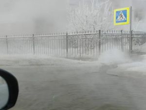 На улице Лермонтова в Якутске произошел разлив горячей воды