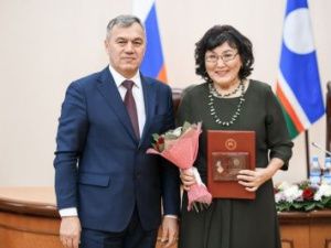 Государственная премия РС(Я) имени В.В. Никифорова-Кулумнуур в области журналистики за 2019 год вручена Евдокии Избековой