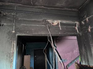 В Якутии полицейские спасли годовалого ребёнка и троих жильцов многоквартирного дома при пожаре