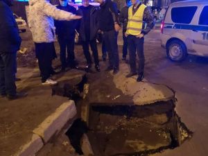 Автостраду 50 лет Октября закроют из-за обвала дорожного полотна