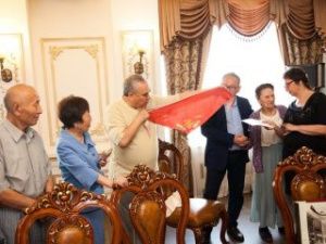 Как поздравляли легендарную якутскую главную пионервожатую