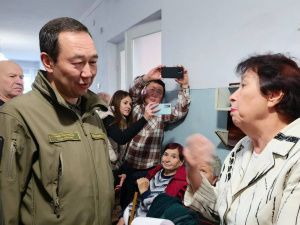 Айсен Николаев встретился с якутскими врачами в Докучаевске ДНР