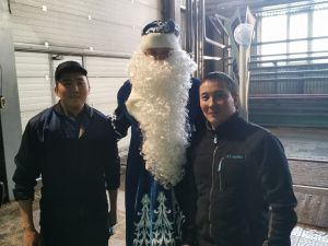 Железнодорожники поздравили пассажиров с Новым Годом!