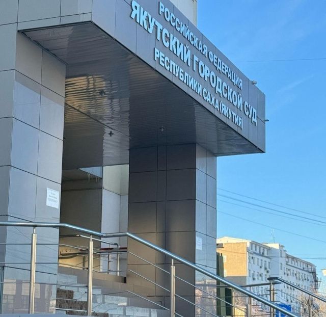 Судебные приставы оказали помощь посетителю суда