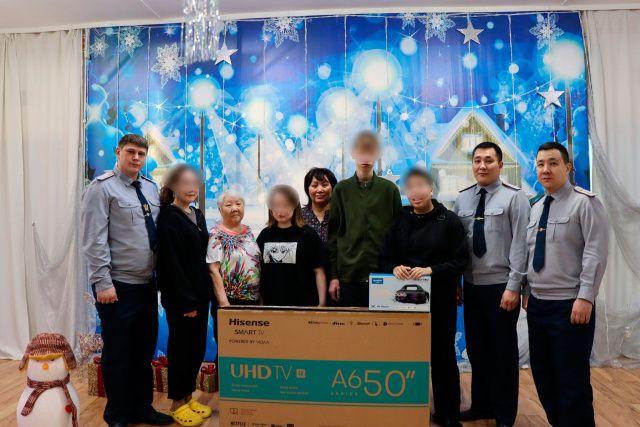 Молодые сотрудники УФСИН Якутии обрадовали детей-сирот 