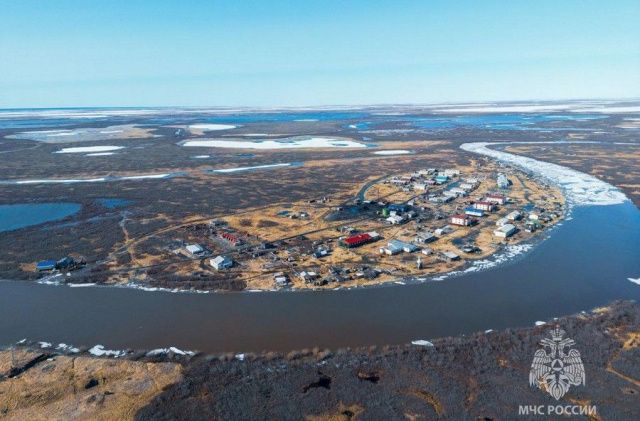 Аэродром в посёлке Зырянка по-прежнему подтоплен