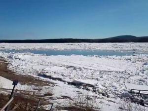 Климатическая аномалия: реки Якутии взламывают лед раньше срока
