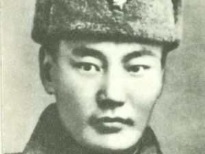 Народный депутат Александр Кошуков вернул в Якутию награды участника штурма Рейхстага в 1945 году