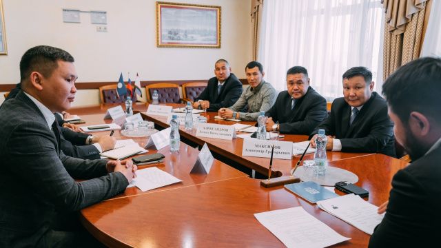 Евгений Григорьев встретился со стажерами республиканской кадровой программы «Якутия – земля героев»