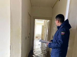 На контроле прокуратуры соблюдение прав граждан, пострадавших в результате паводка в Горном районе