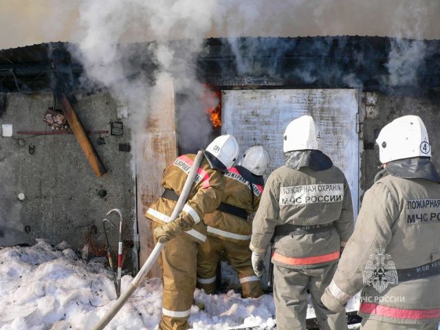 В Якутске во время пожара в гараже погибла 55-летняя женщина