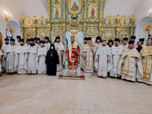 В Якутске освятили храм, в котором сохранился уникальный дореволюционный иконостас