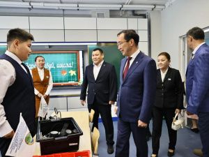Глава Якутии принял участие в открытии новой школы в Кобяйском районе