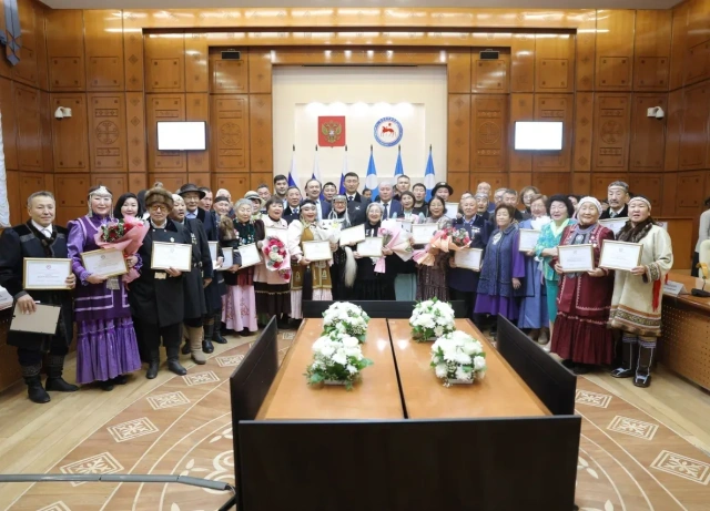 В Якутии в День Олонхо вручили стипендии носителям традиционной культуры