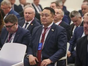 Альберт Семенов представил Совет муниципальных образований Якутии на съезде ВАРМСУ