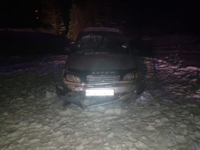 В Якутии опрокинулся автомобиль с четырьмя людьми: погиб пассажир