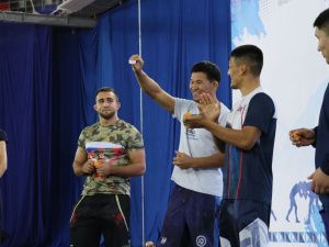 Бурятский борец Тумэн Бодиев выиграл миллион рублей на турнире в Якутске