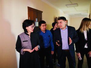 Сардана Авксентьева посетила частный пансионат для престарелых