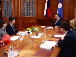 Айсен Николаев дал поручения по подготовке кадров для строящегося в Якутске онкологического диспансера