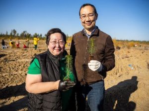 Айсен Николаев поздравляет работников леса с профессиональным праздником