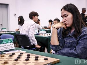 Девять чемпионов мира участвуют на турнире по шашкам в Якутске
