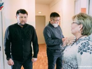 Евгений Григорьев осмотрел пункт временного размещения беженцев в Якутске