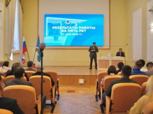 Евгений Григорьев рассказал о работе Окружной администрации города Якутска за 5 лет научному сообществу