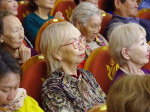 В Якутске старшее поколение поздравили с Международным днем пожилых людей